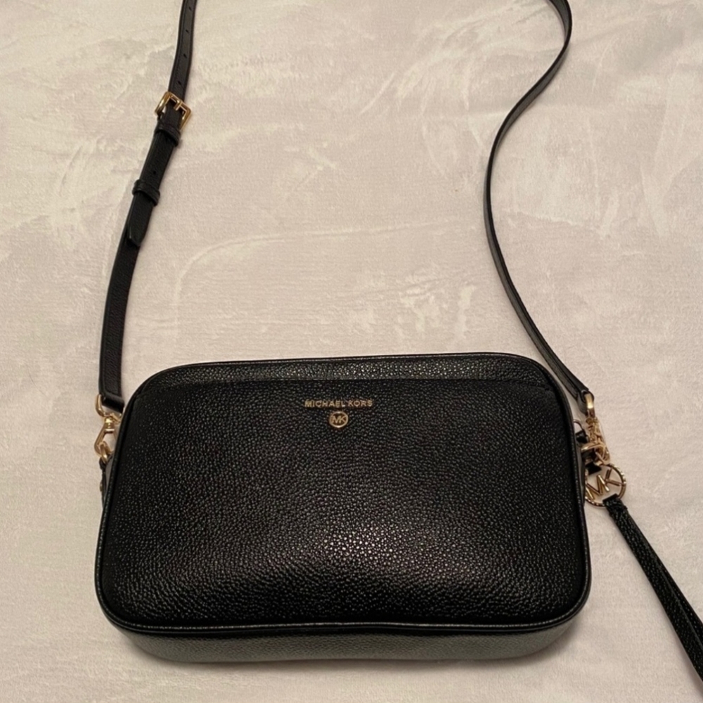 Michael Kors Jet Set Charm Large East/West Camera Crossbody